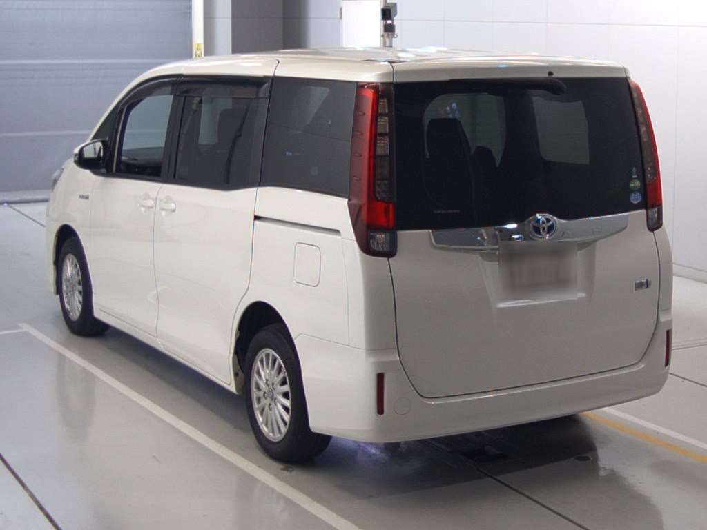 2014 toyota Noah Hybrid